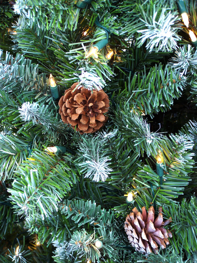 101605slimroyalmajesticfirartificialchristmastreeprelitsurelit