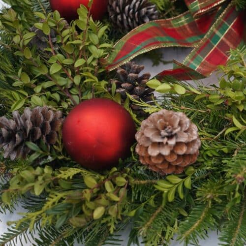 Christmas Traditions Fresh Wreath - Image 2