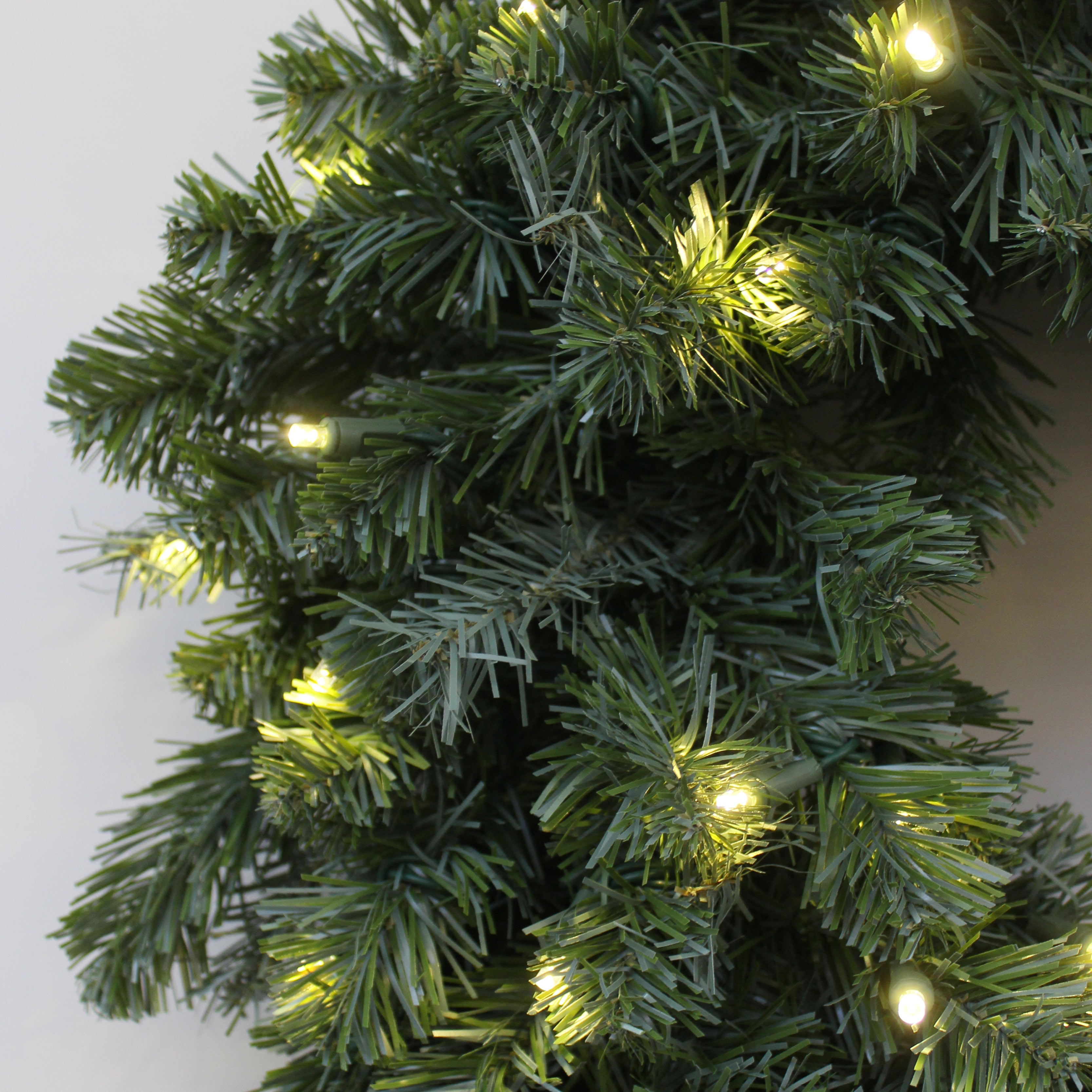 Get Northern Douglas Fir Christmas Artificial Christmas Wreath Prelit