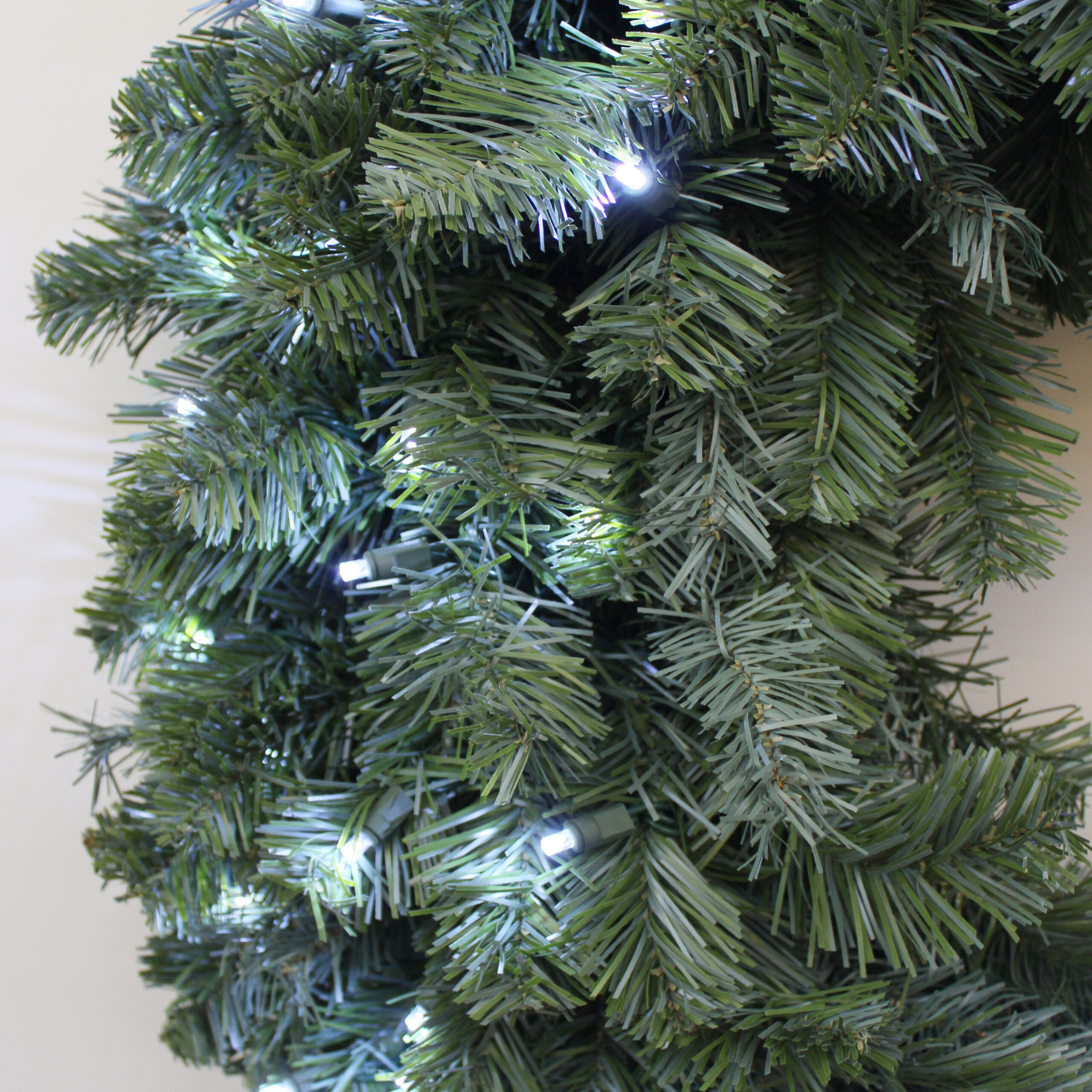 75895NorthernDouglasFirArtificialChristmasWreathCoolLEDLights