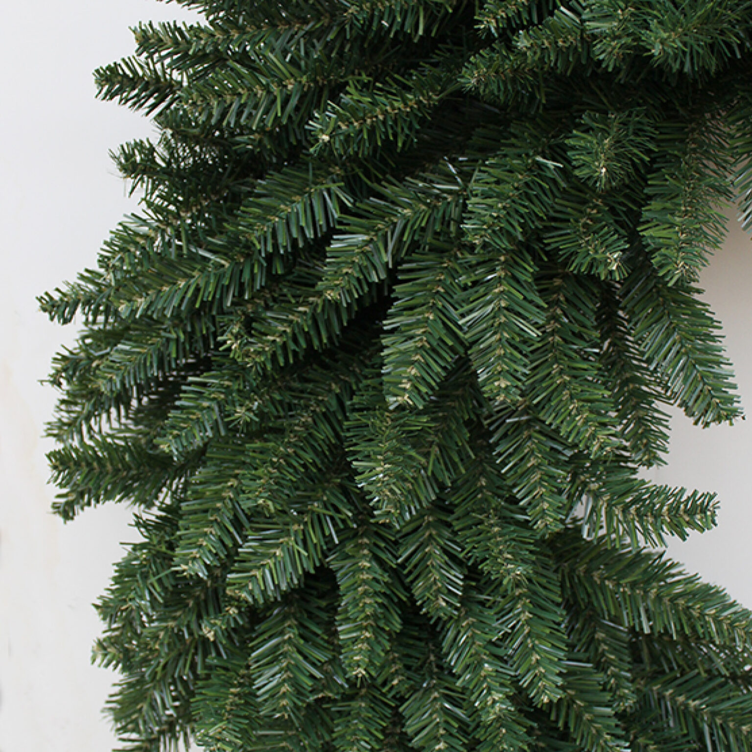 75920FraserFirArtificialChristmasWreathCloseup English Gardens