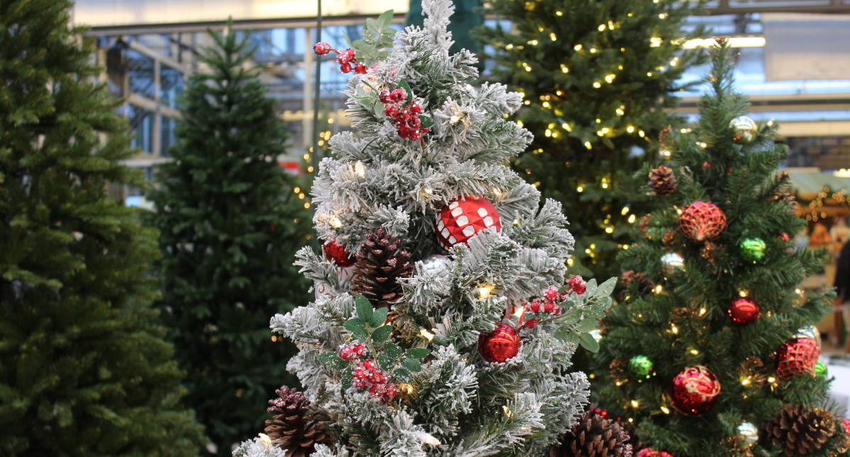 A Guide to Lifelike Christmas Trees