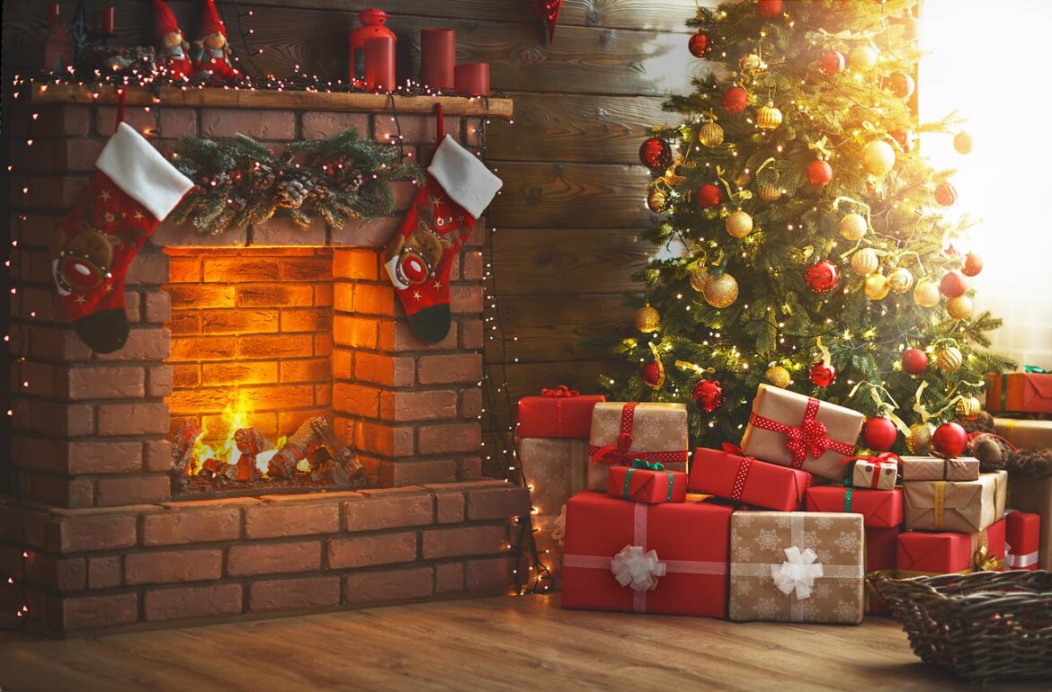 ChristmasAtEnglishGardensMichiganChimneyBackground English Gardens