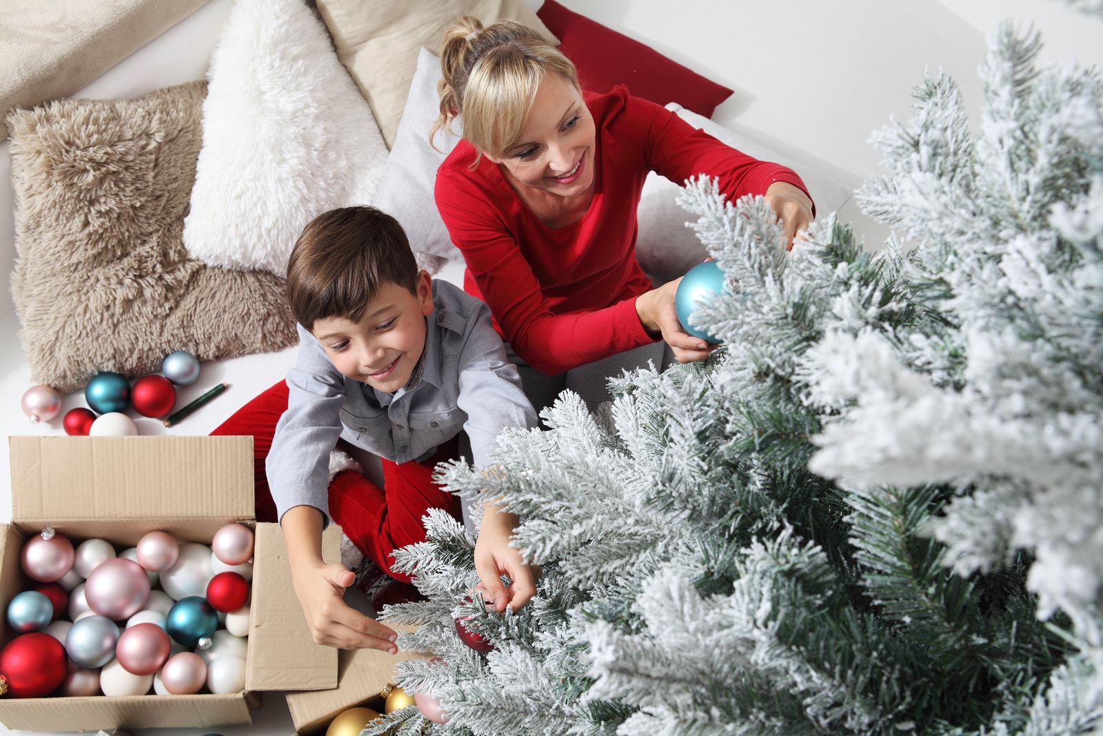 EnglishGardensDecoratingFlockedArtificialChristmasTree English